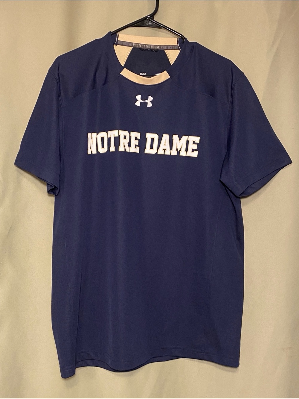 Notre Dame Under Armour Heat Gear Short Sleeve Shirt Men’s size  L
